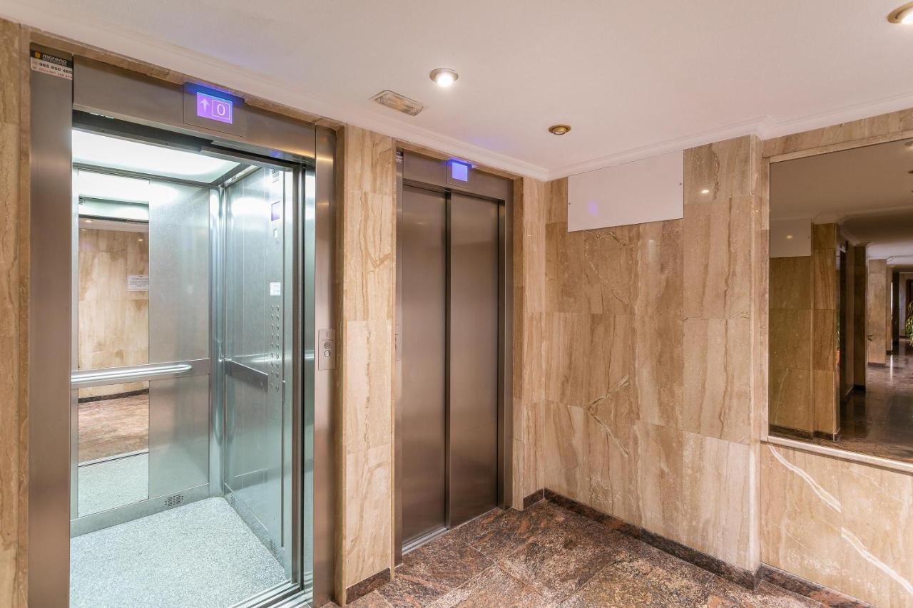 Aparmento Eolo Apartment เบนิดอร์ม ภายนอก รูปภาพ